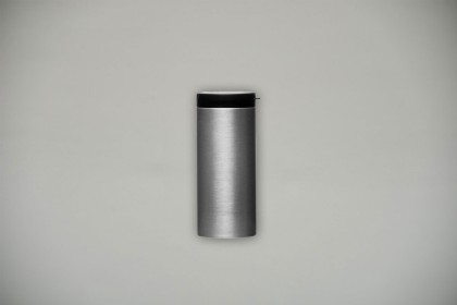 Saupoudreuse en alu avec couvercle noir | 60/100gr (SAU-ALU-C)