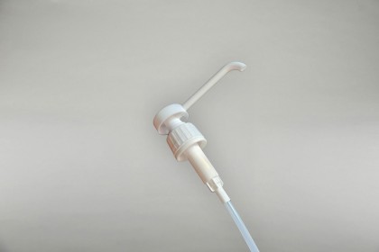 Fermetures PP 28 | Pompe dispenser blanche long bec (3-P-L-B) 